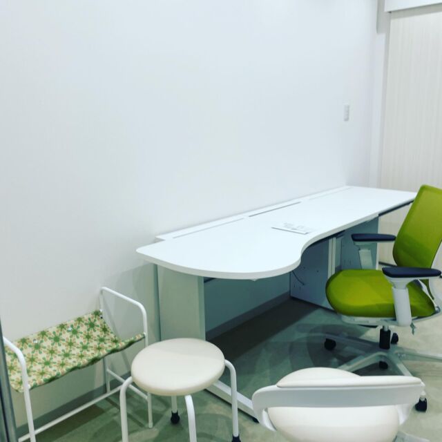 診察室①です。この部屋は緑をイメージしました。

#不妊治療クリニック
#レディースクリニック
#刈谷市不妊
#知立市不妊
#大府市不妊
#東海市不妊
#安城市不妊
#西尾市不妊
#タイミング法
#人工授精
#多嚢胞卵巣症候群
#卵巣年齢
#排卵障害
#精液検査
#男性不妊